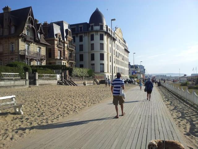 Un Chez Soi Bord De Mer Трувиль-сюр-Мер Экстерьер фото